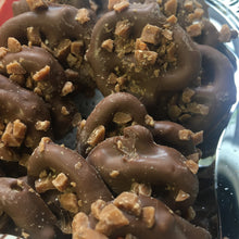 Load image into Gallery viewer, Pretzels with Skör
